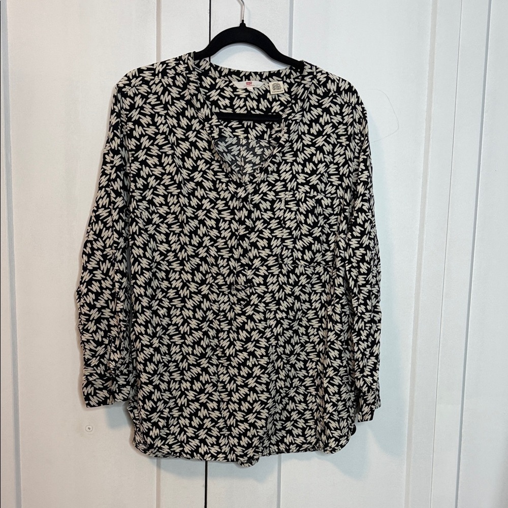 Levi's Black and White Patterned Blouse - Very soft fabric - 2X